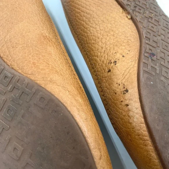 Tory Burch Tan Leather Ballet Flats with Gold Logo Medallion - Classic - Picture 7 of 9